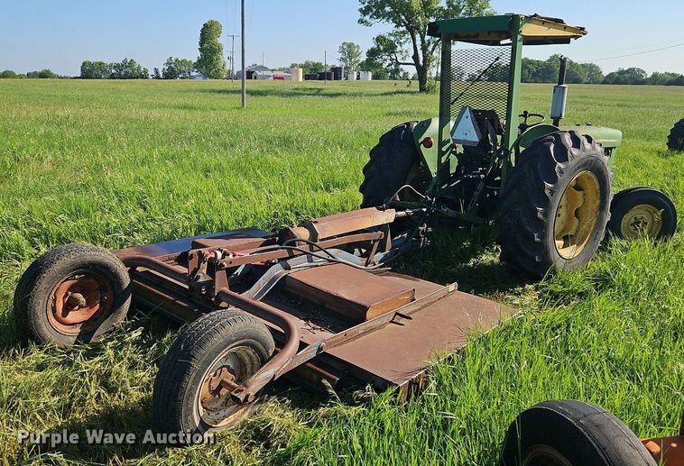 image for item EI3854 1975 John Deere  1530 tractor