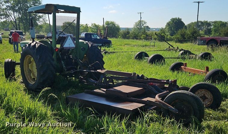 image for item EI3854 1975 John Deere  1530 tractor