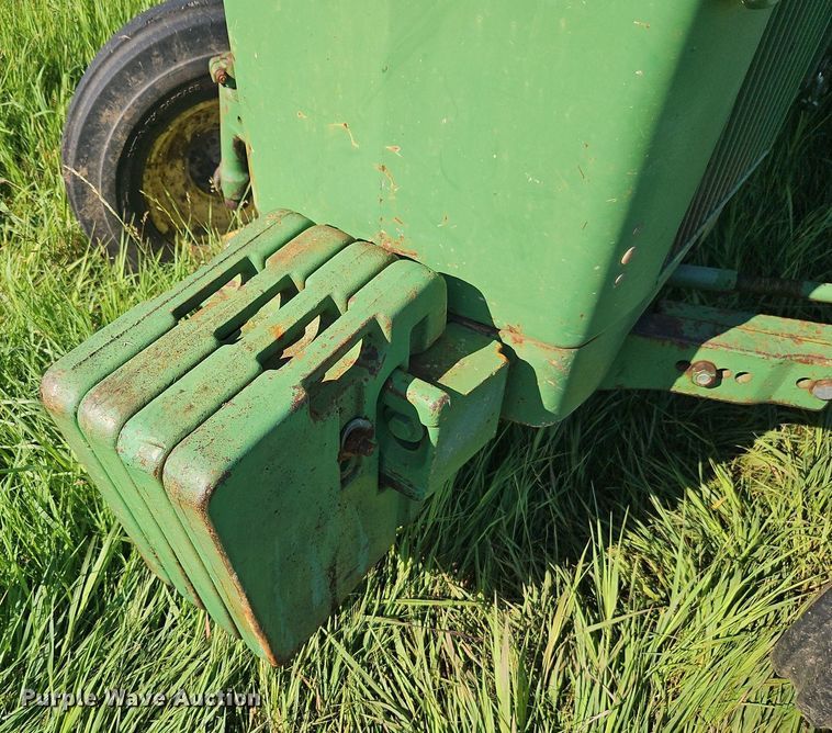 image for item EI3854 1975 John Deere  1530 tractor