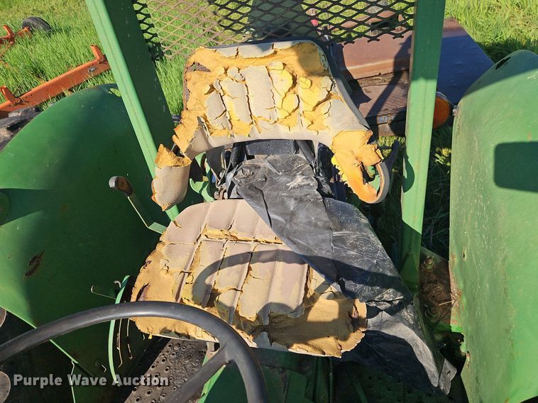 image for item EI3854 1975 John Deere  1530 tractor