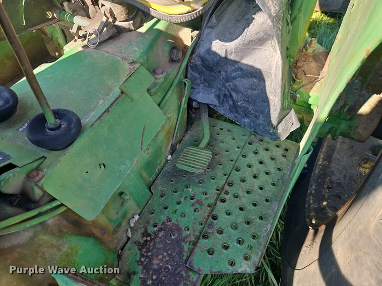 image for item EI3854 1975 John Deere  1530 tractor
