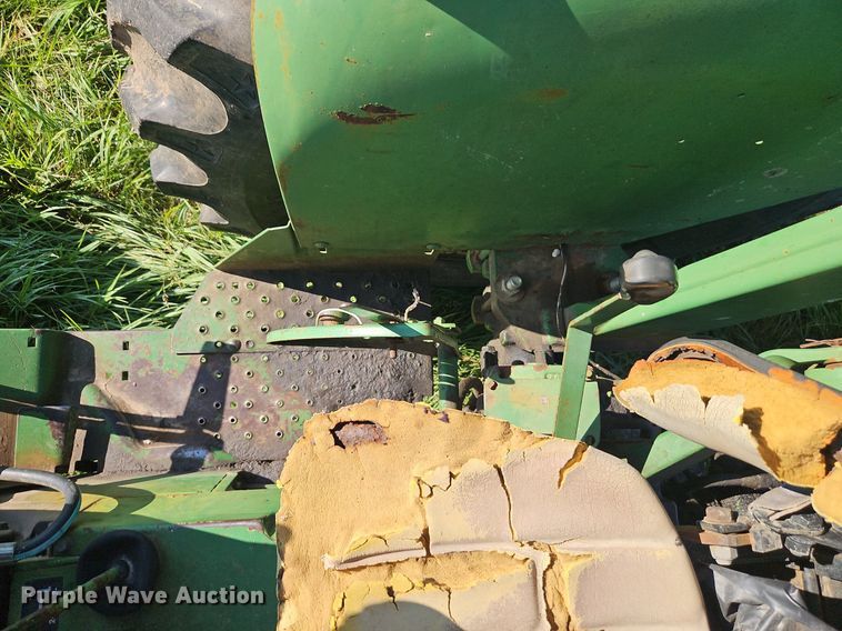 image for item EI3854 1975 John Deere  1530 tractor