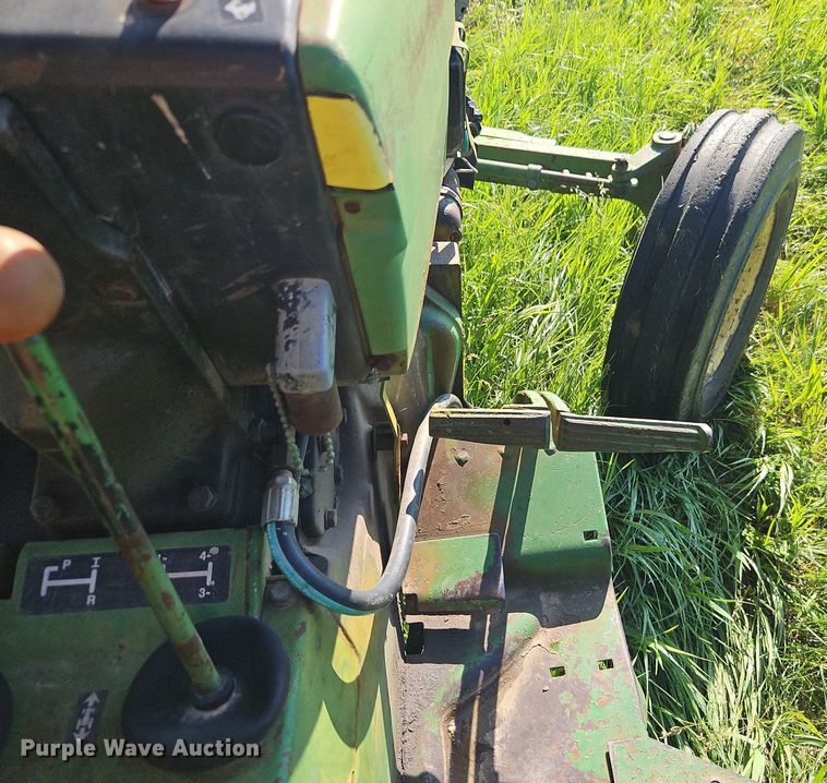 image for item EI3854 1975 John Deere  1530 tractor