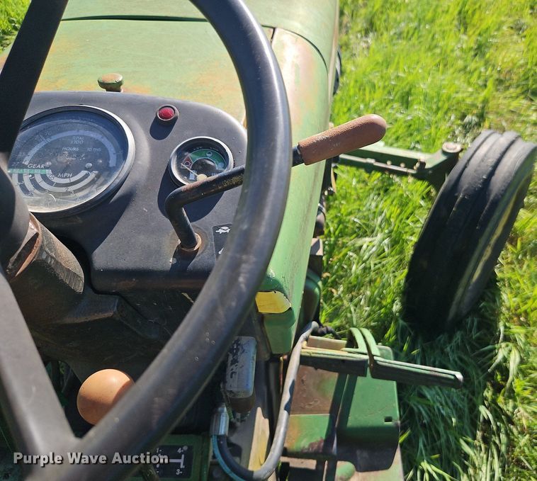 image for item EI3854 1975 John Deere  1530 tractor