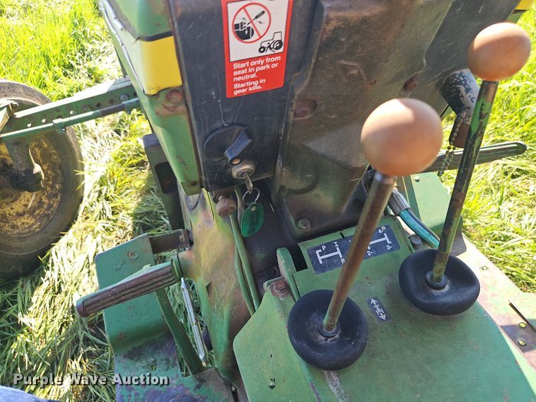 image for item EI3854 1975 John Deere  1530 tractor