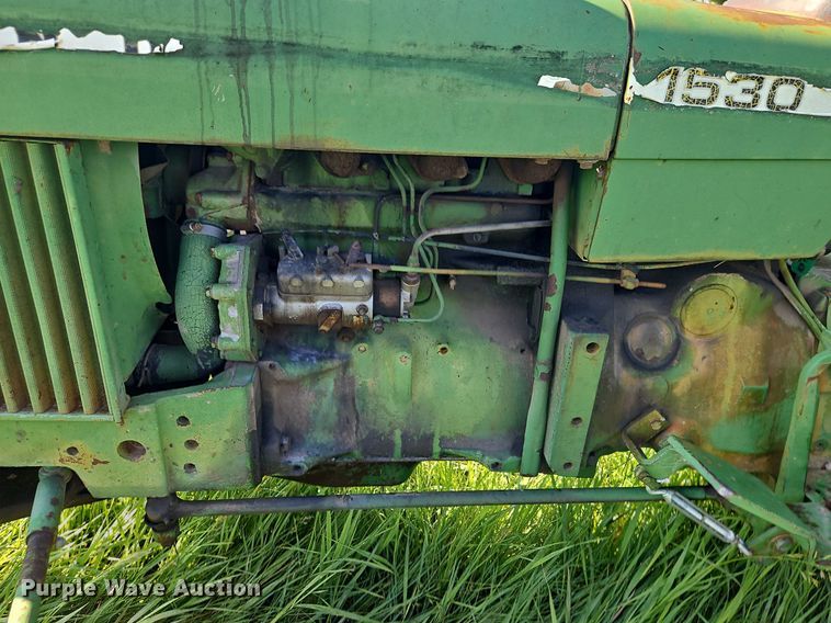 image for item EI3854 1975 John Deere  1530 tractor