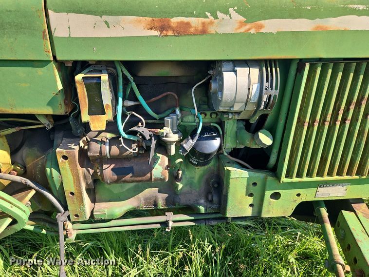 image for item EI3854 1975 John Deere  1530 tractor