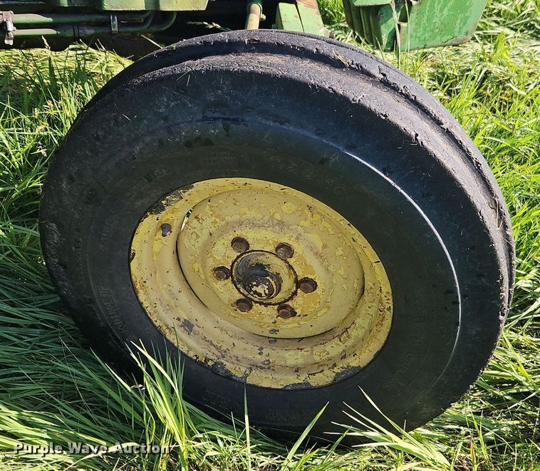 image for item EI3854 1975 John Deere  1530 tractor