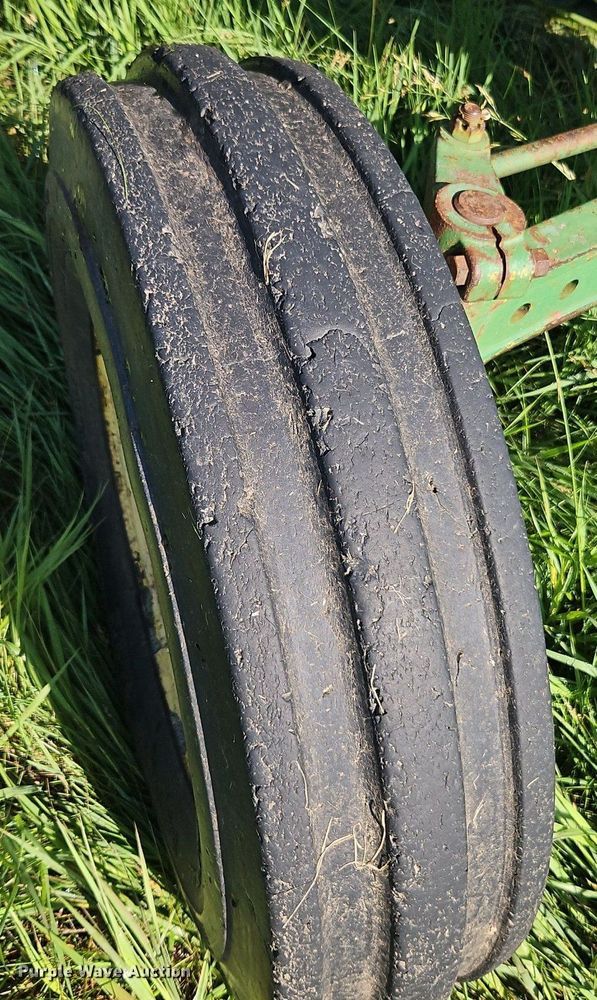 image for item EI3854 1975 John Deere  1530 tractor