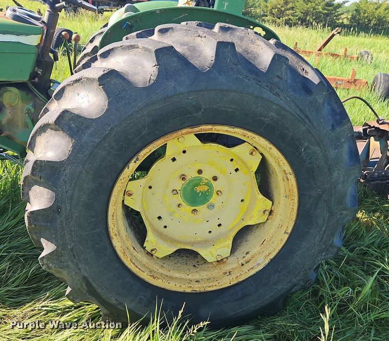 image for item EI3854 1975 John Deere  1530 tractor