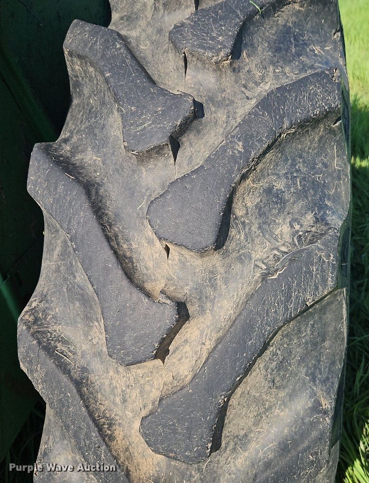 image for item EI3854 1975 John Deere  1530 tractor