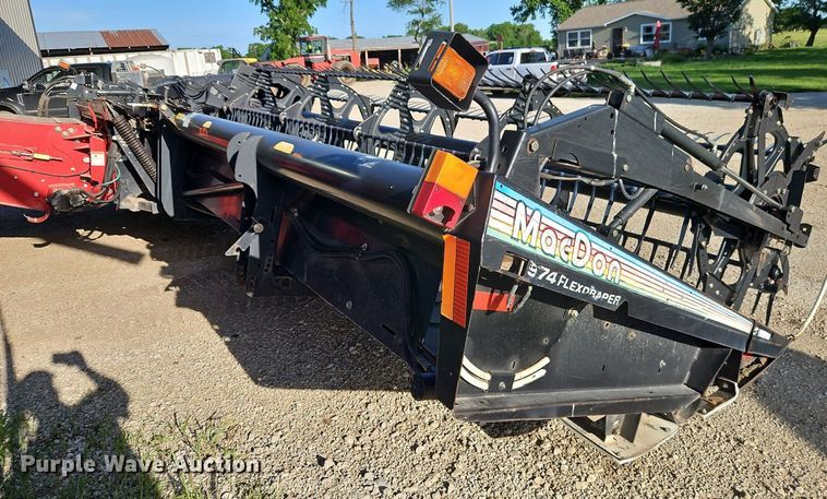 image for item EI3888 2006 MacDon 974 flex draper head