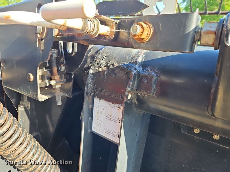 image for item EI3888 2006 MacDon 974 flex draper head