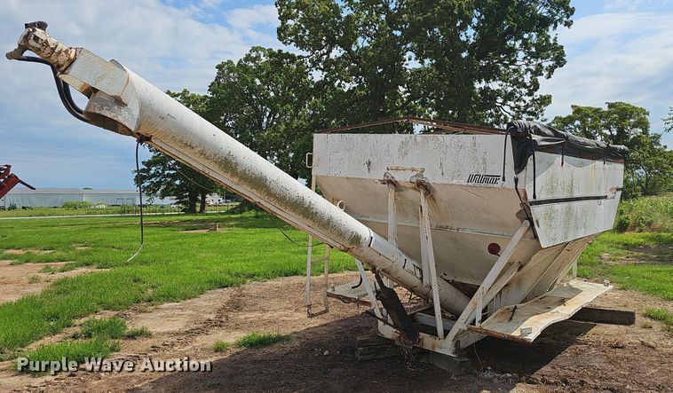 image for item EJ5616 Willmar  Roadrunner  seed tender bed