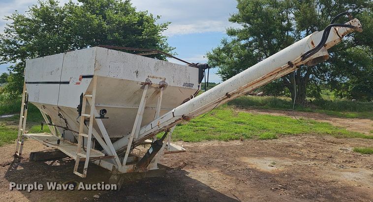 image for item EJ5616 Willmar  Roadrunner  seed tender bed