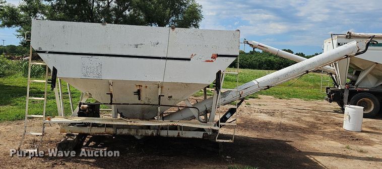 image for item EJ5616 Willmar  Roadrunner  seed tender bed