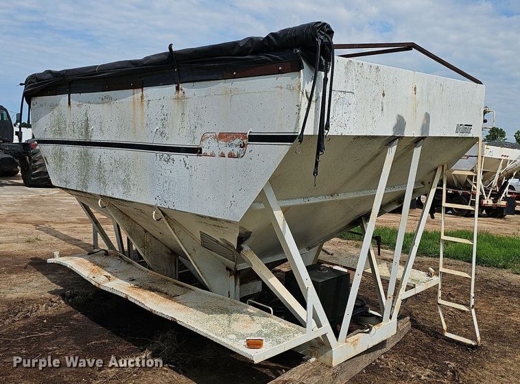 image for item EJ5616 Willmar  Roadrunner  seed tender bed