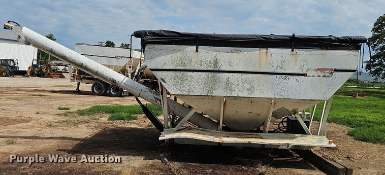 image for item EJ5616 Willmar  Roadrunner  seed tender bed