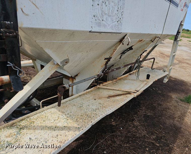 image for item EJ5616 Willmar  Roadrunner  seed tender bed