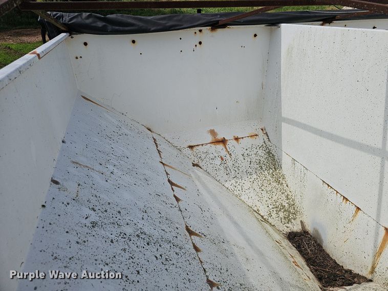 image for item EJ5616 Willmar  Roadrunner  seed tender bed