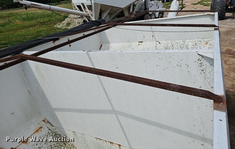 image for item EJ5616 Willmar  Roadrunner  seed tender bed