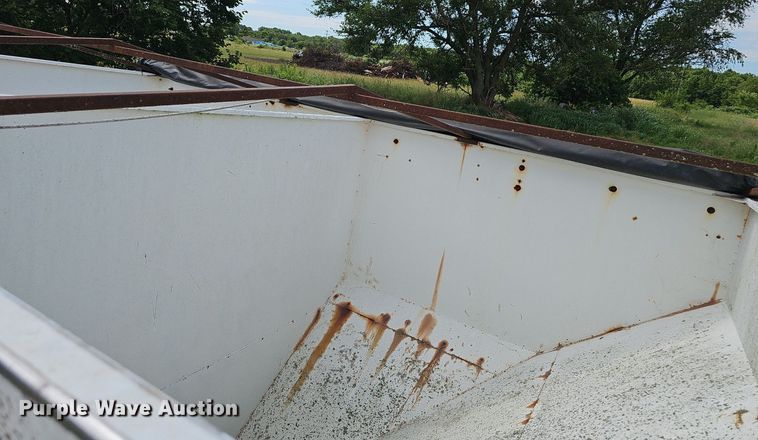 image for item EJ5616 Willmar  Roadrunner  seed tender bed