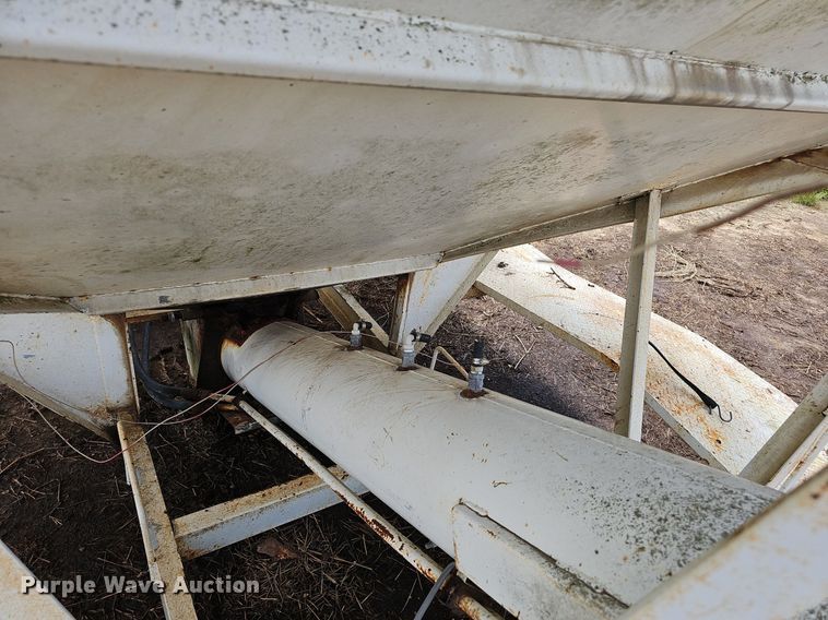 image for item EJ5616 Willmar  Roadrunner  seed tender bed