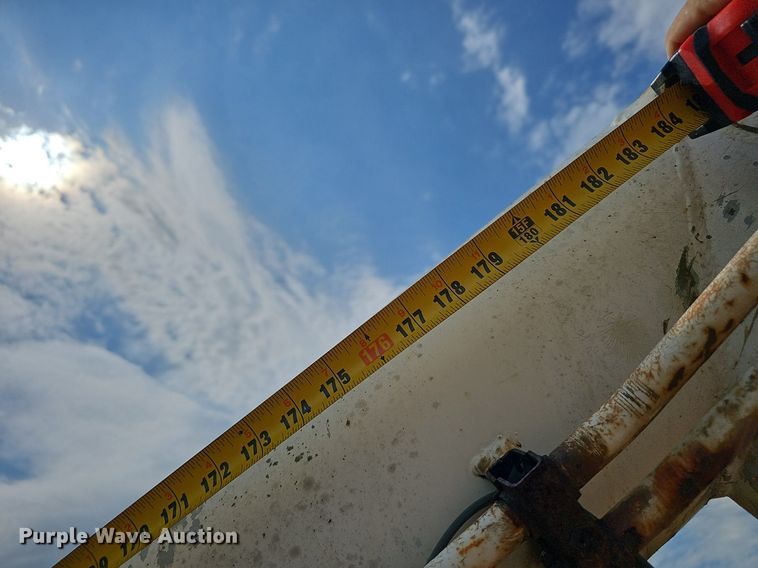 image for item EJ5616 Willmar  Roadrunner  seed tender bed