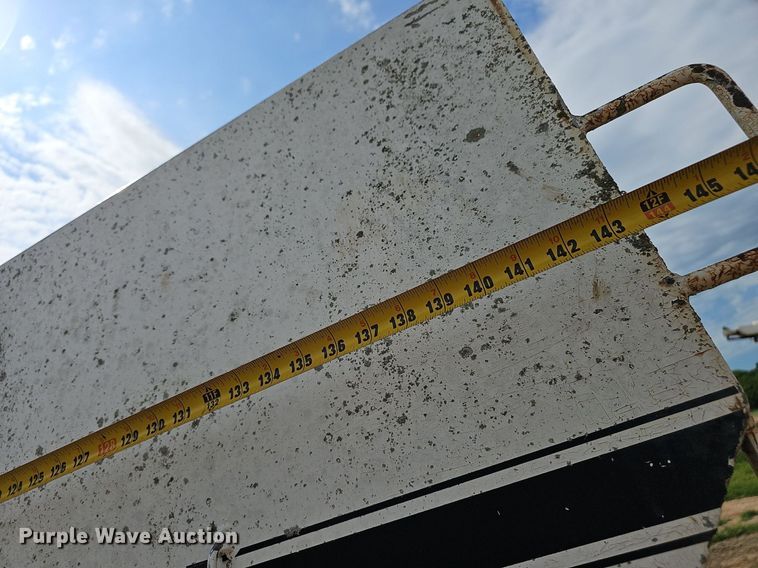 image for item EJ5616 Willmar  Roadrunner  seed tender bed