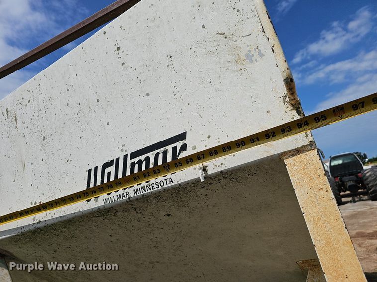 image for item EJ5616 Willmar  Roadrunner  seed tender bed