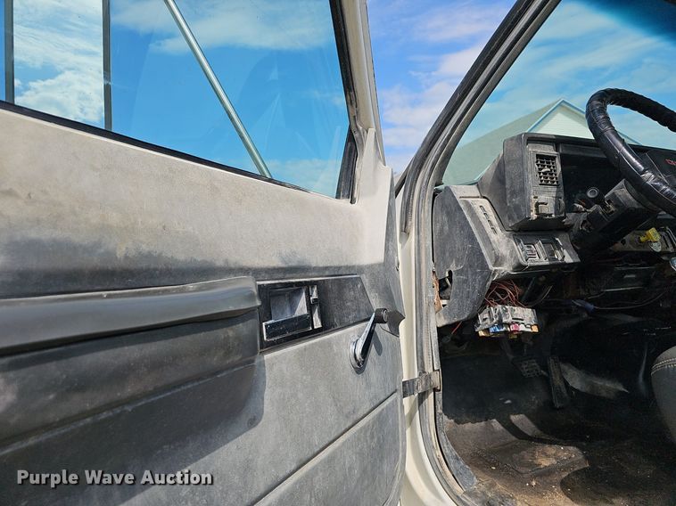 image for item EJ5617 GMC C7500 applicator truck cab and chassis 