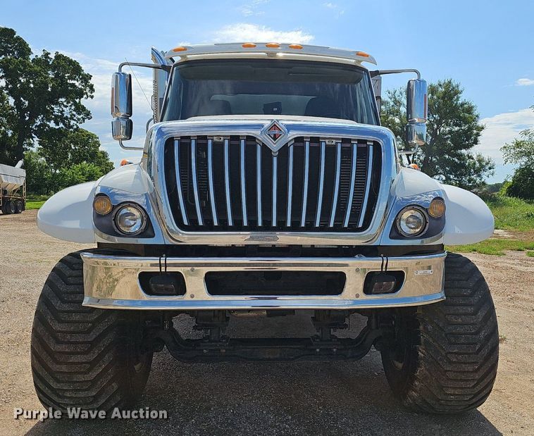 image for item EJ5618 International  7400 SFA applicator truck