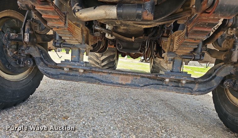 image for item EJ5618 International  7400 SFA applicator truck