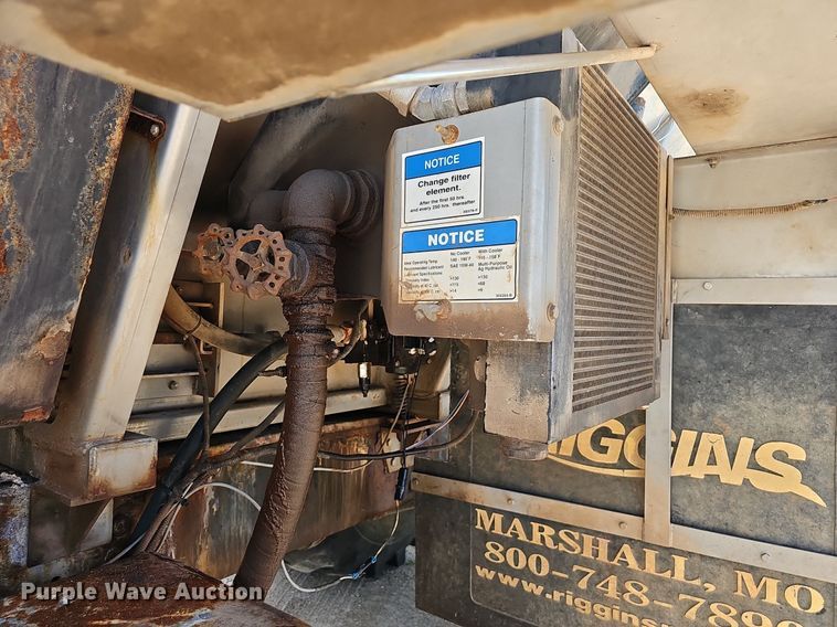 image for item EJ5618 International  7400 SFA applicator truck