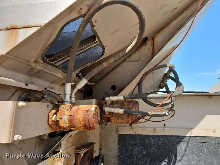 image for item EJ5618 International  7400 SFA applicator truck