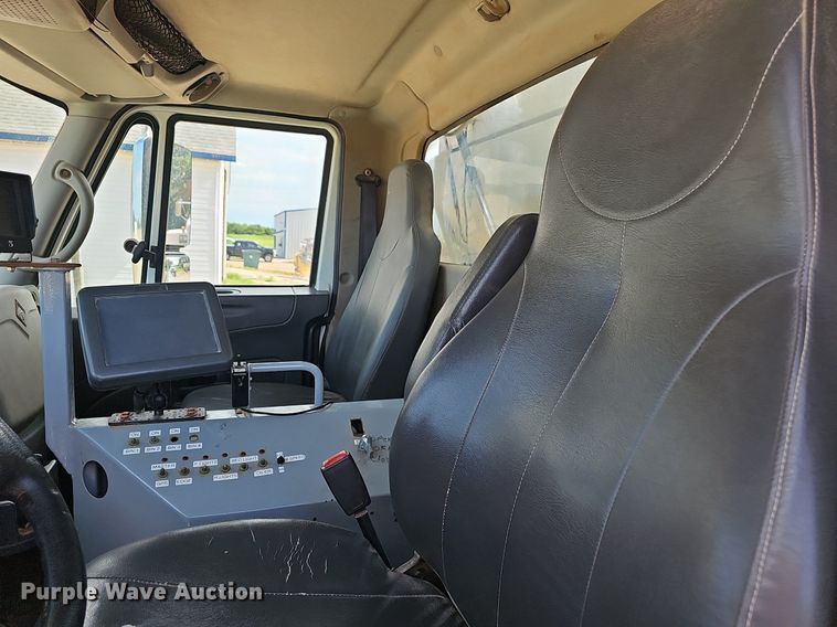 image for item EJ5618 International  7400 SFA applicator truck