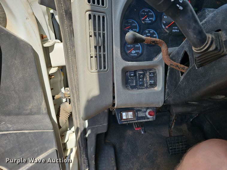 image for item EJ5618 International  7400 SFA applicator truck