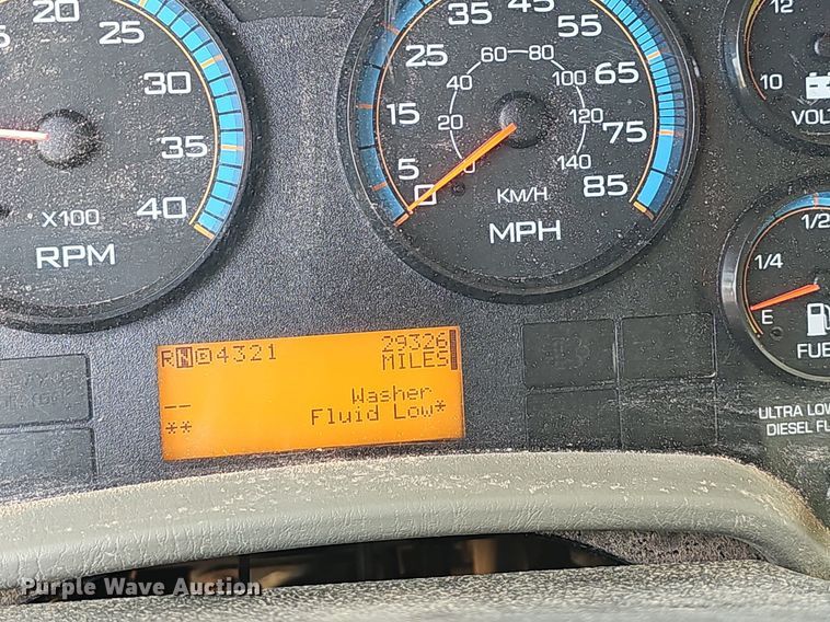 image for item EJ5618 International  7400 SFA applicator truck