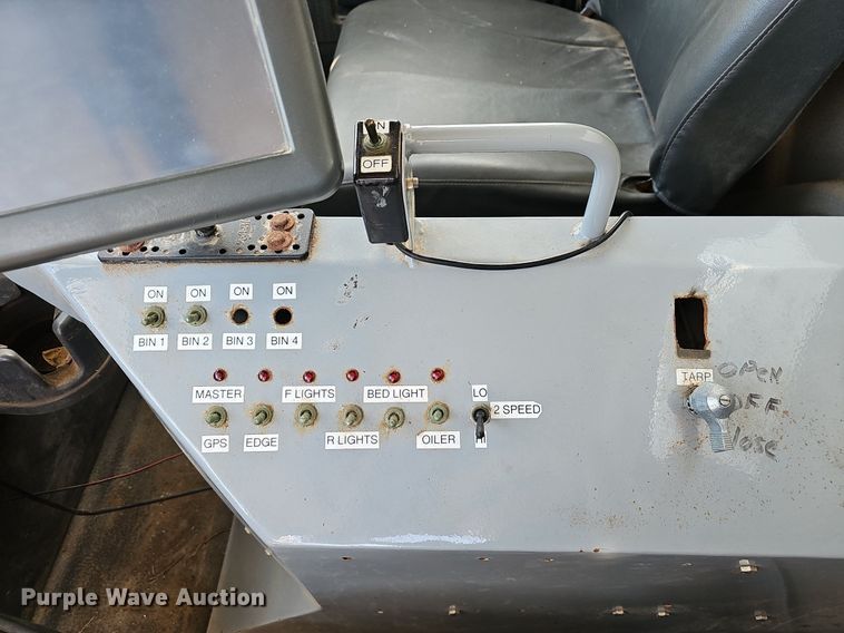 image for item EJ5618 International  7400 SFA applicator truck