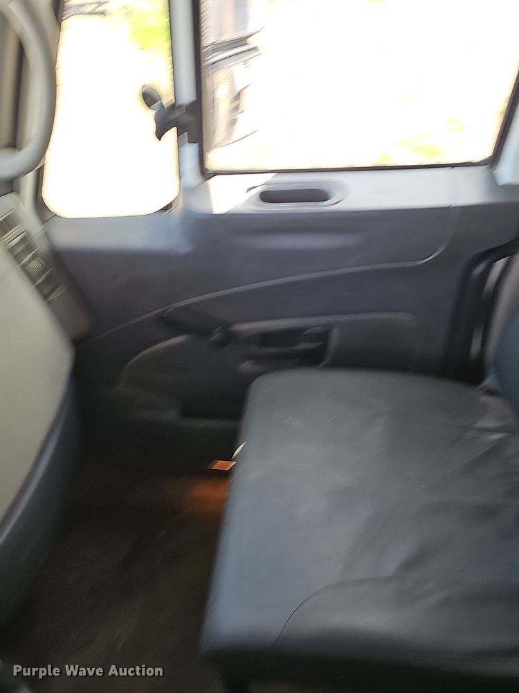 image for item EJ5618 International  7400 SFA applicator truck