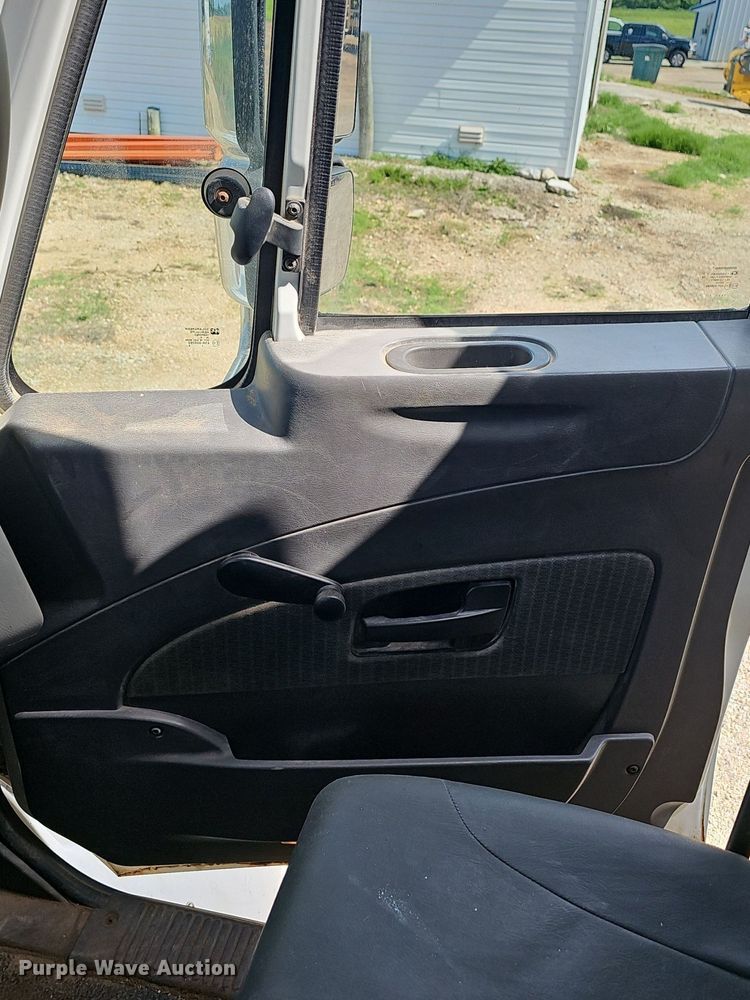 image for item EJ5618 International  7400 SFA applicator truck