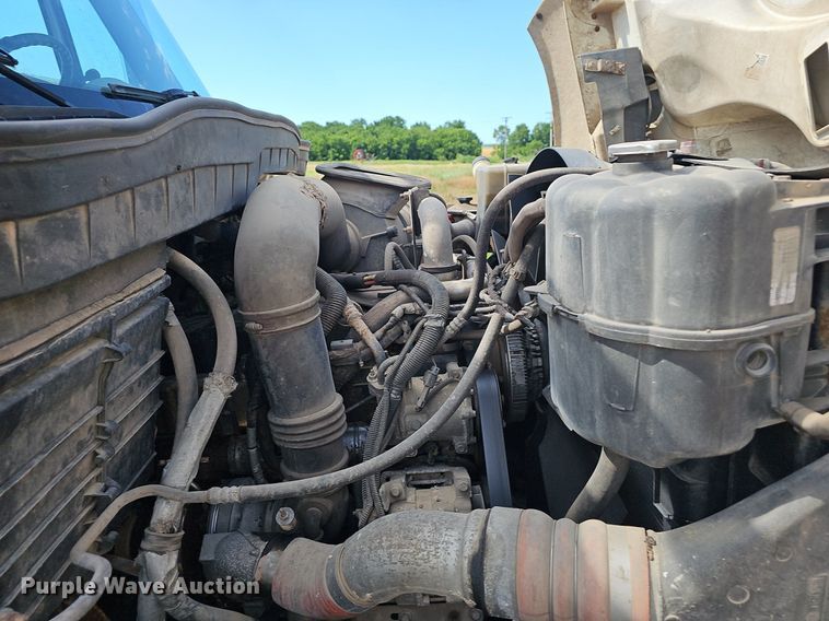 image for item EJ5618 International  7400 SFA applicator truck