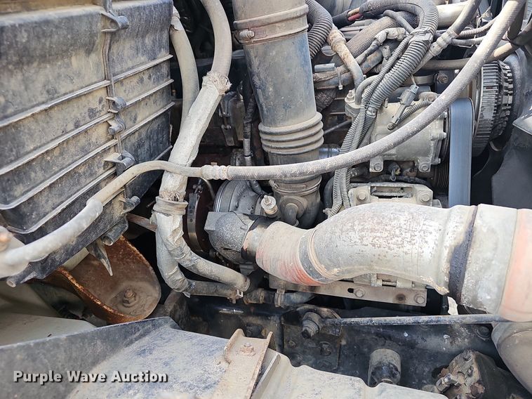 image for item EJ5618 International  7400 SFA applicator truck