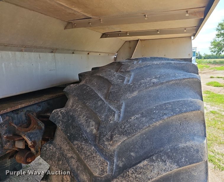 image for item EJ5618 International  7400 SFA applicator truck