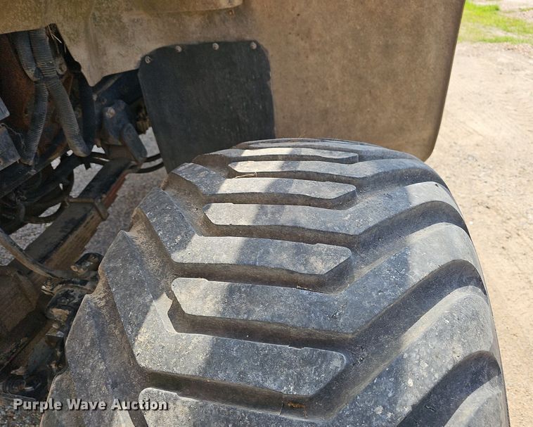 image for item EJ5618 International  7400 SFA applicator truck