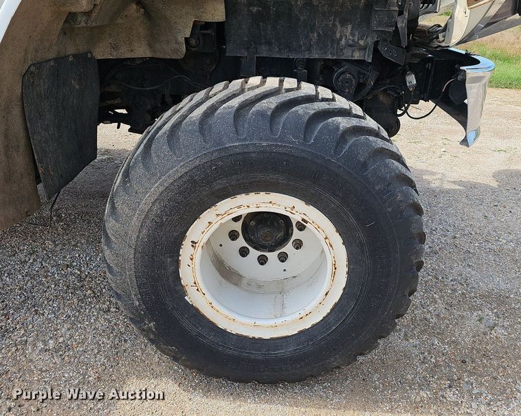 image for item EJ5618 International  7400 SFA applicator truck