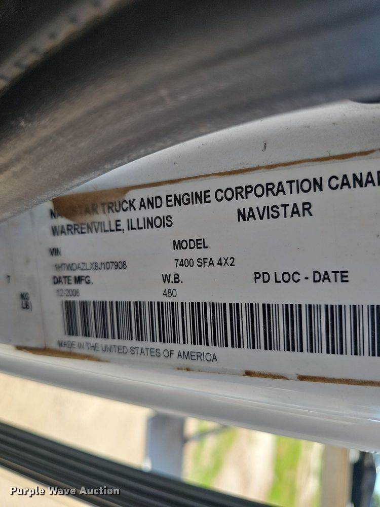 image for item EJ5618 International  7400 SFA applicator truck