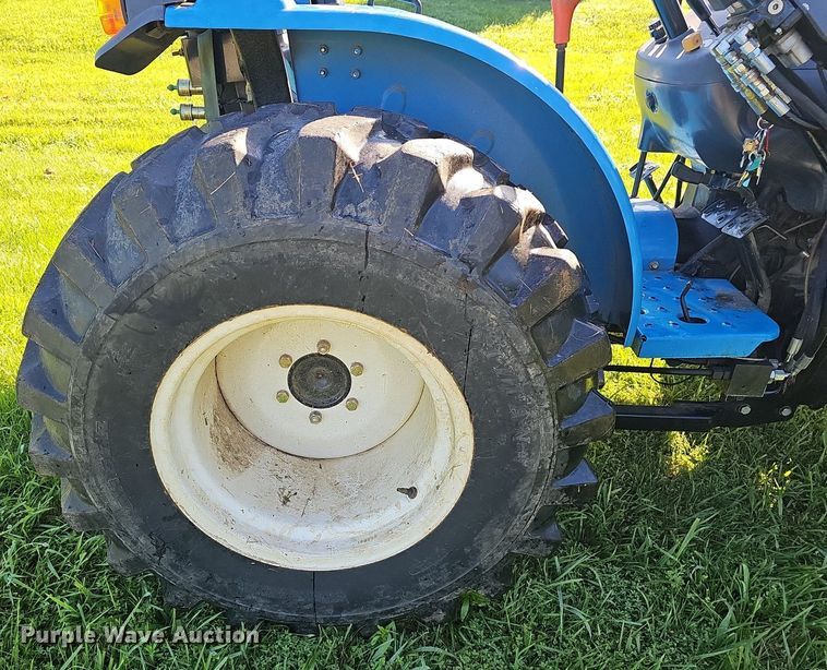 image for item EJ5624 LS G3038 MFWD tractor