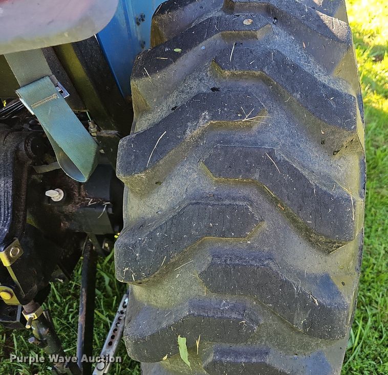 image for item EJ5624 LS G3038 MFWD tractor