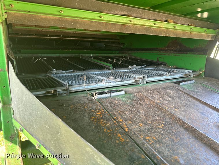 image for item EK1355 1997 John Deere 9600 RWA combine